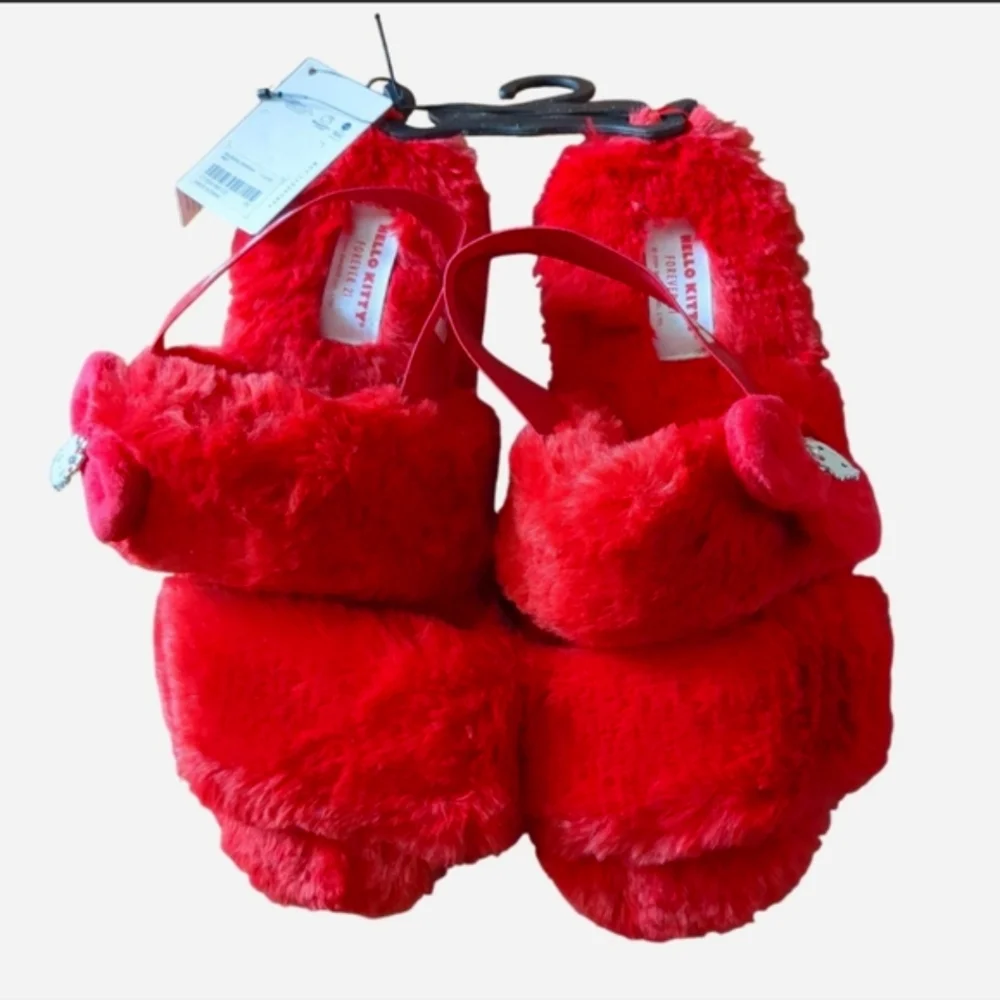 🎀 ✨RARE✨ Hello Kitty x Forever 21 Red Faux Fur Platforms New M - Picture 3 of 7